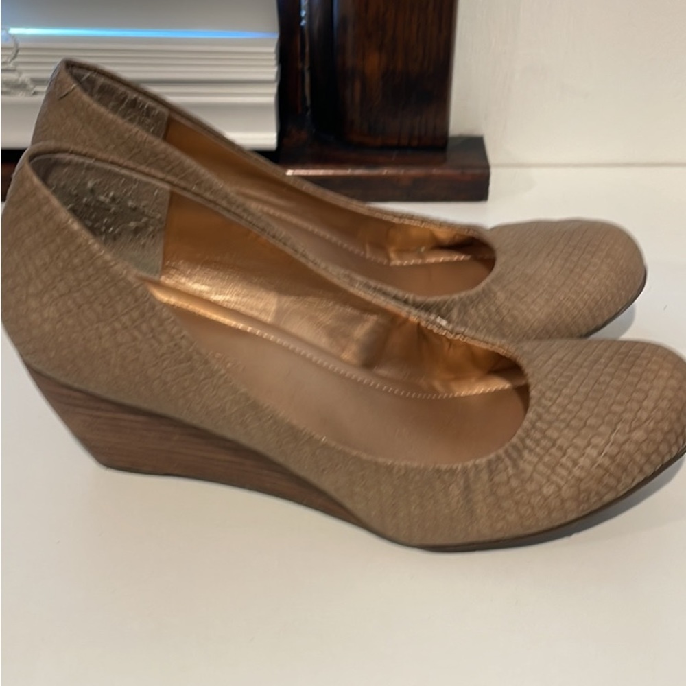BCBG wedges